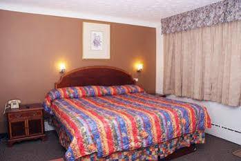 Fairway Inn & Suites Kitchener Bagian luar foto