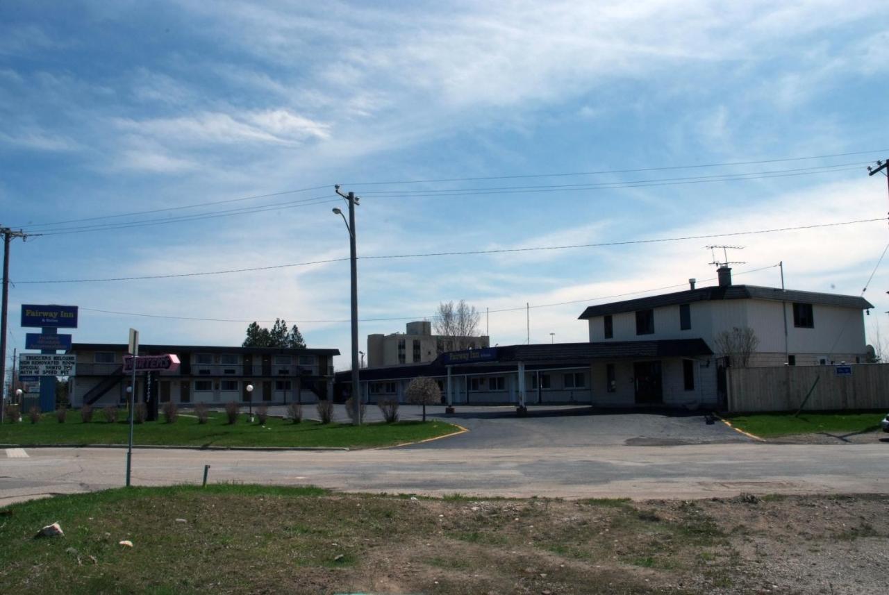 Fairway Inn & Suites Kitchener Bagian luar foto