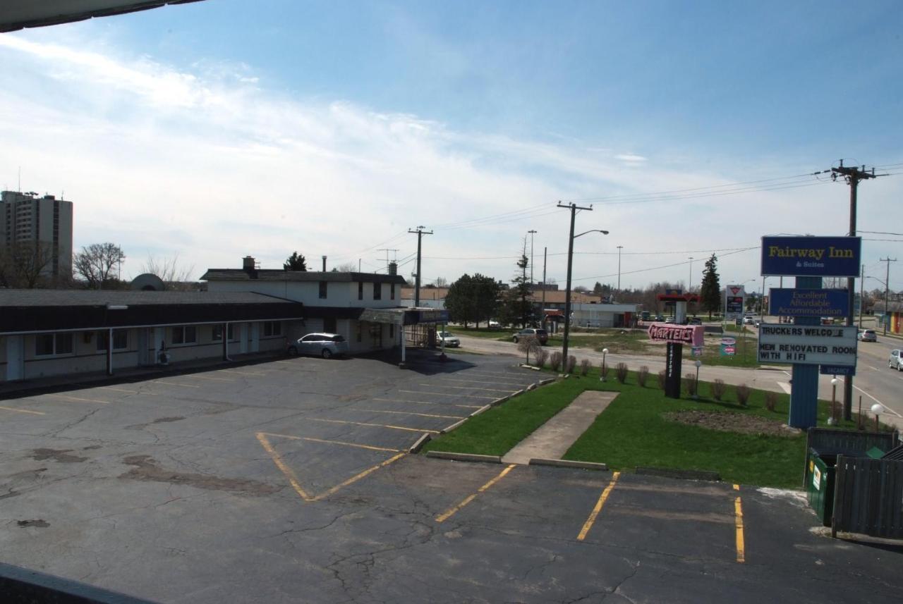 Fairway Inn & Suites Kitchener Bagian luar foto